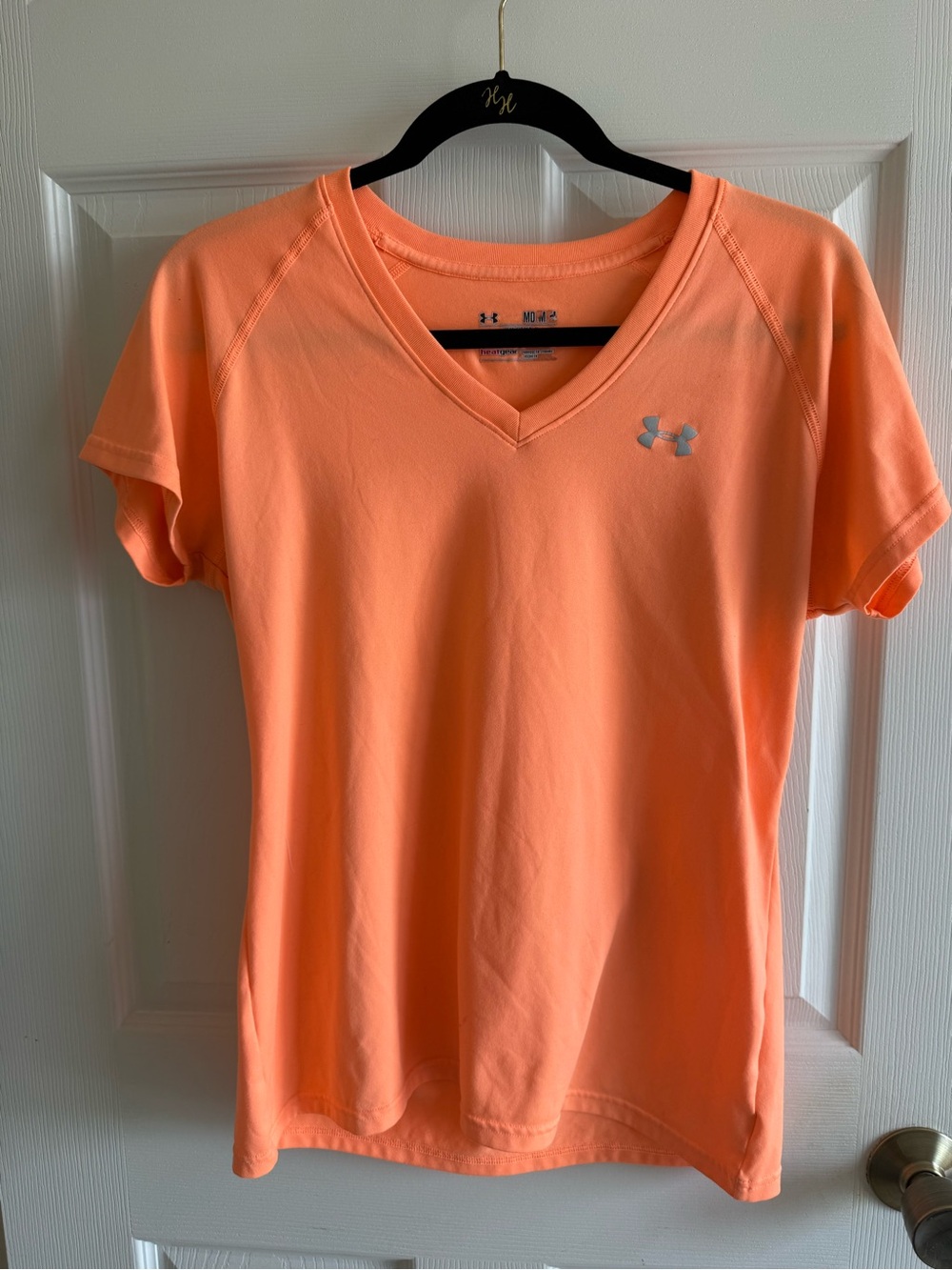 Under Armour Women's Coral V-Neck Short Sleeve Tee M